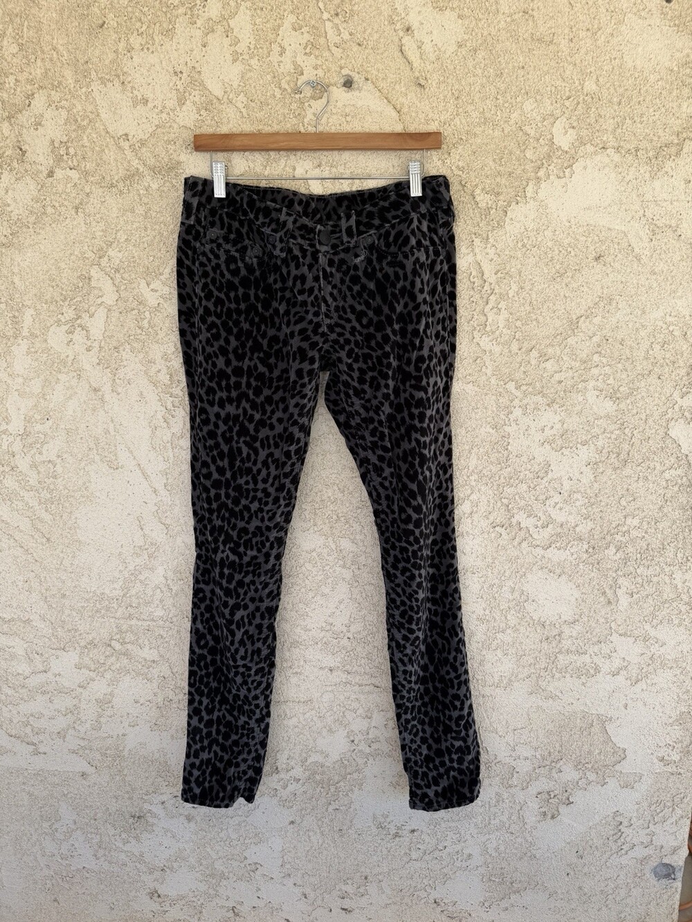 Early 2000’s Velvet True Religion Leopard Print Gray Skinny Jeans Size 31.